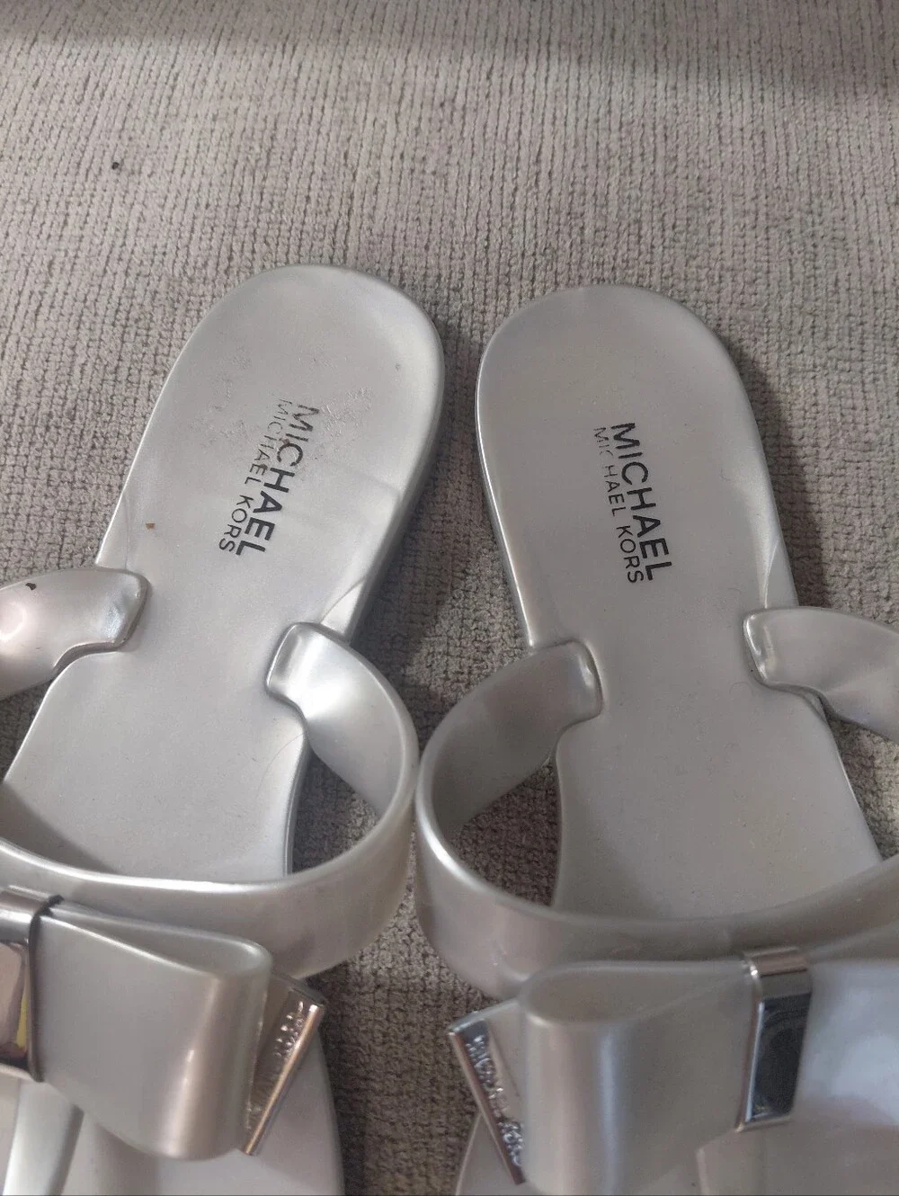 Michael Kors Metallic Silver Bow Jelly Sandals Size 7